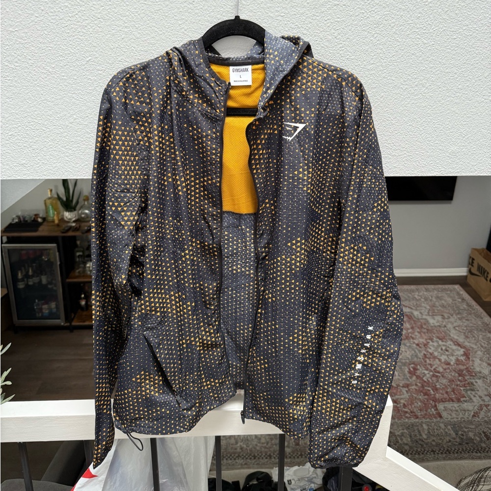 Gymshark Men's Navy Blue and Yellow Windbreaker